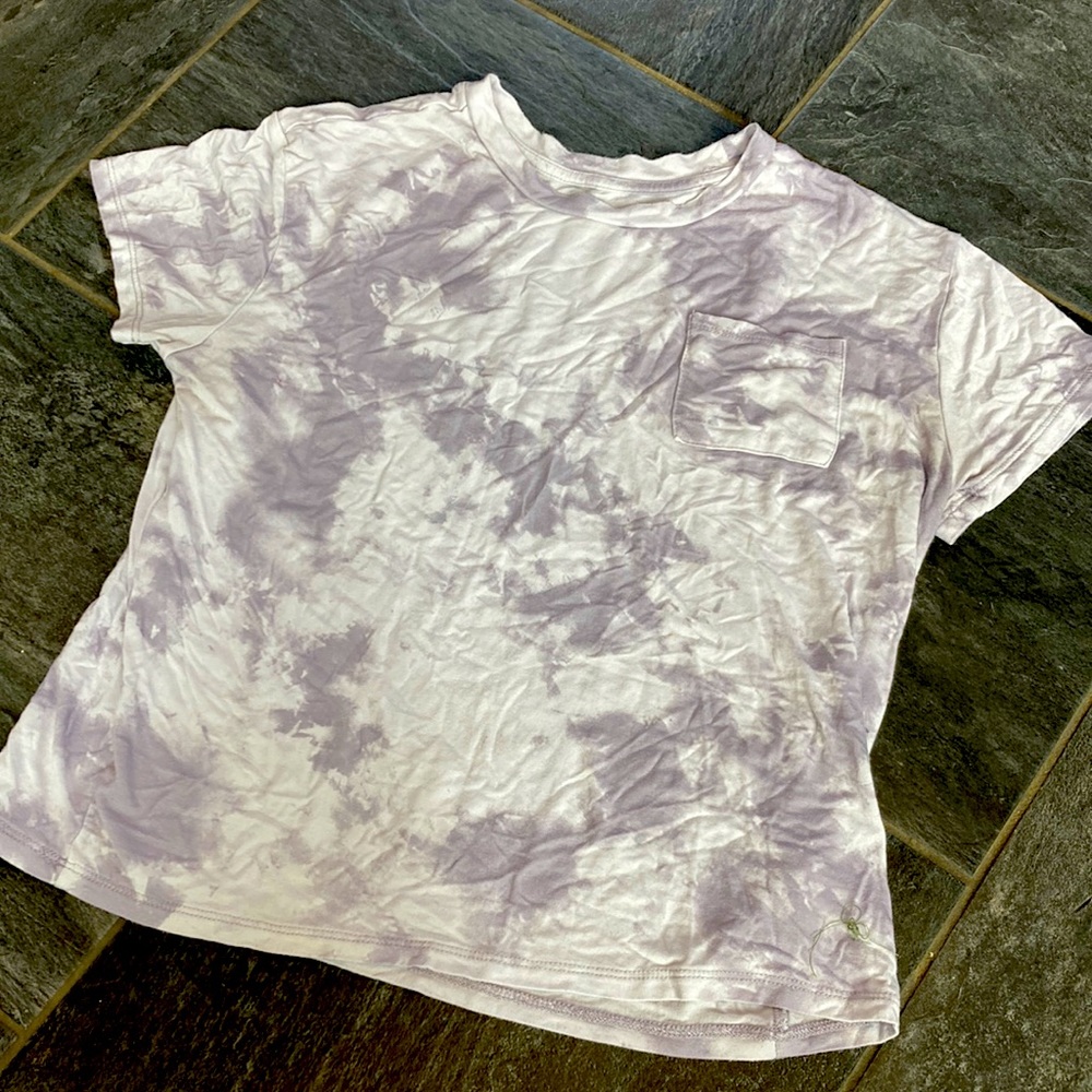 Super soft grey tie dye cropped t-shirt. Bixby youth large